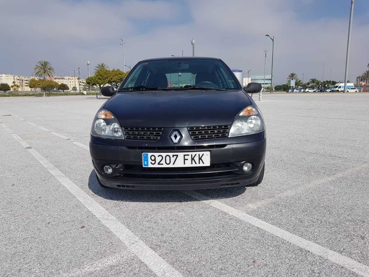 Renault Clio 2 ocasión segunda mano 2007 Gasolina por 2.800€ en Málaga