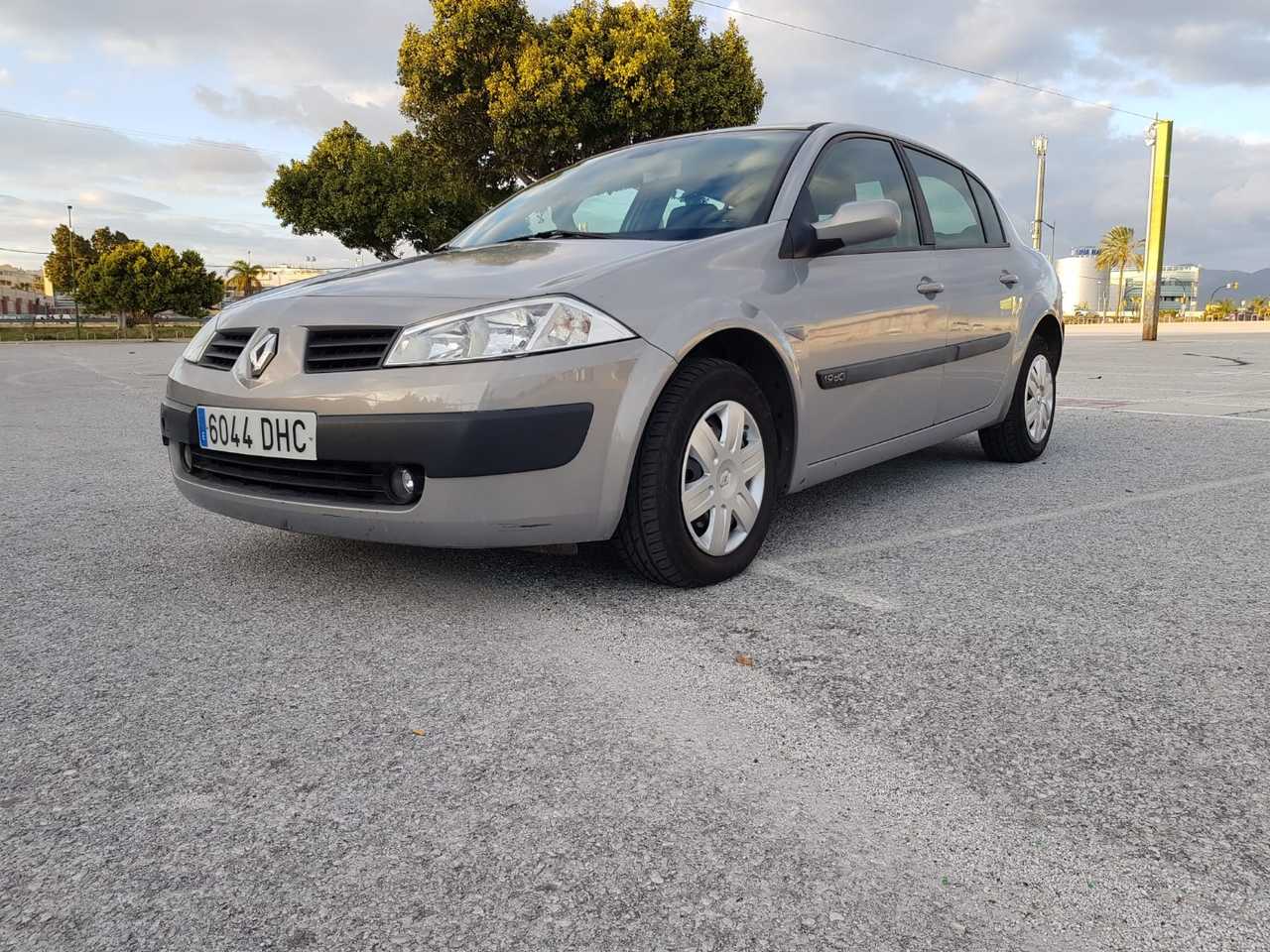 Renault Megane Sedan ocasión segunda mano 2005 Diésel por 3.900€ en Málaga