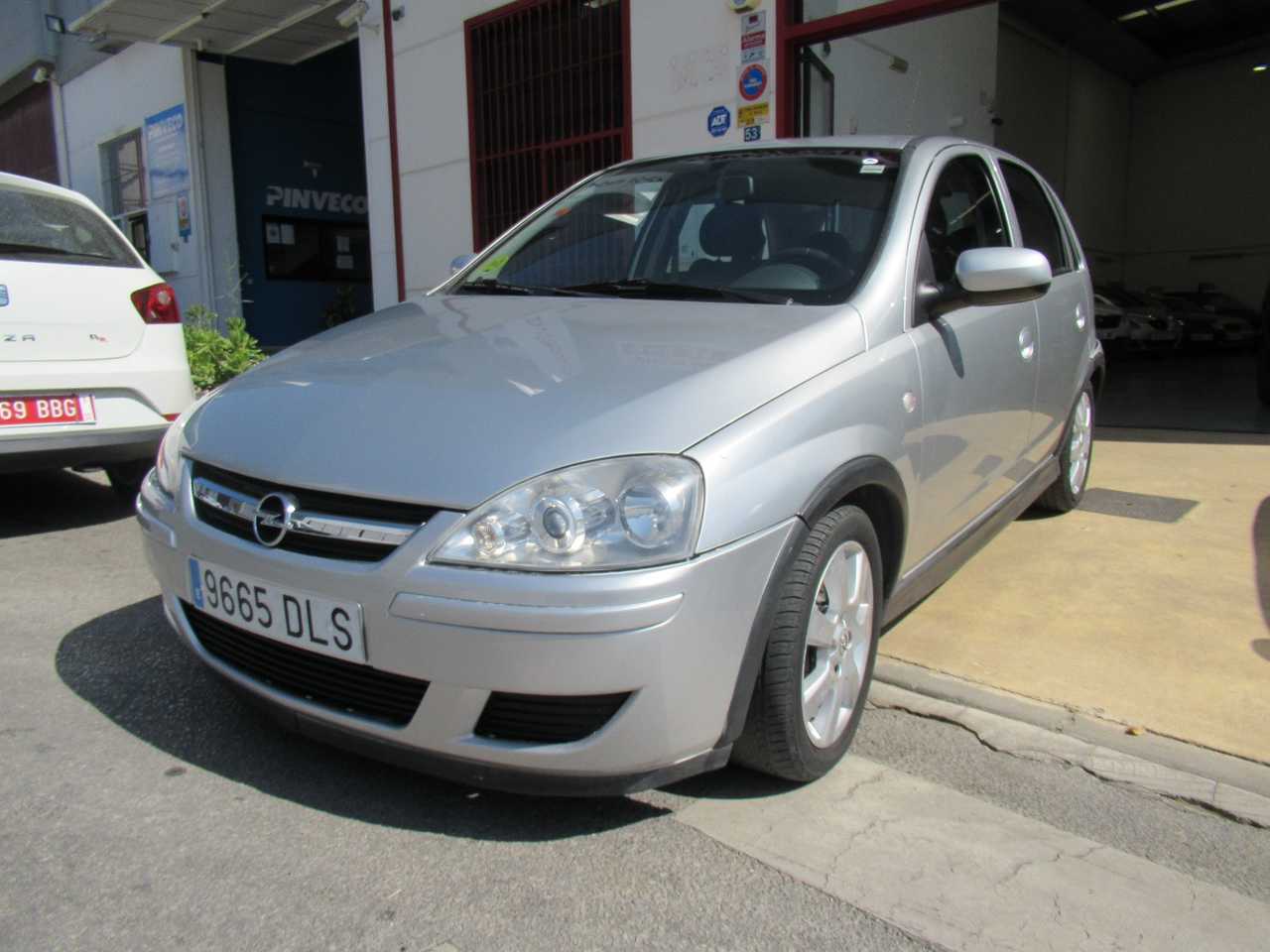 Opel Corsa ocasión segunda mano 2005 Gasolina por 4.500€ en Málaga