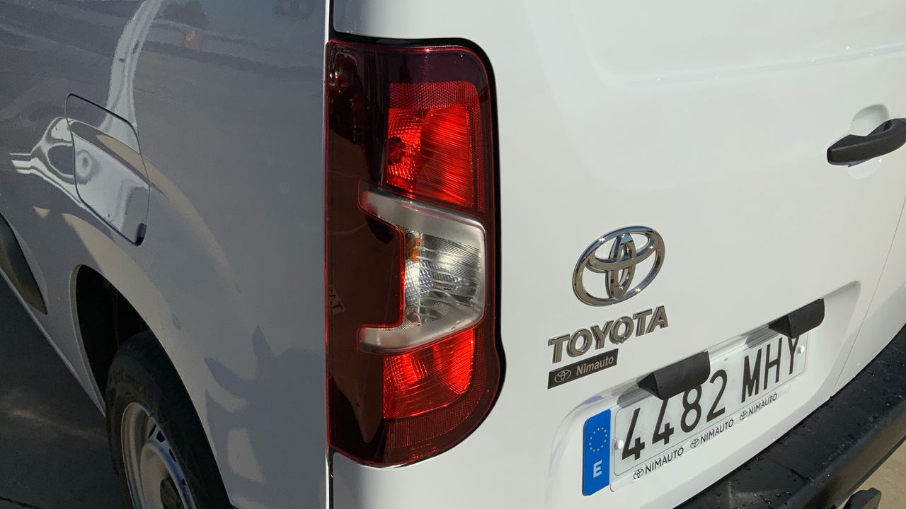 Toyota Proace City 1.5D 75KW GX PLUS MWB 650KG 102 4P