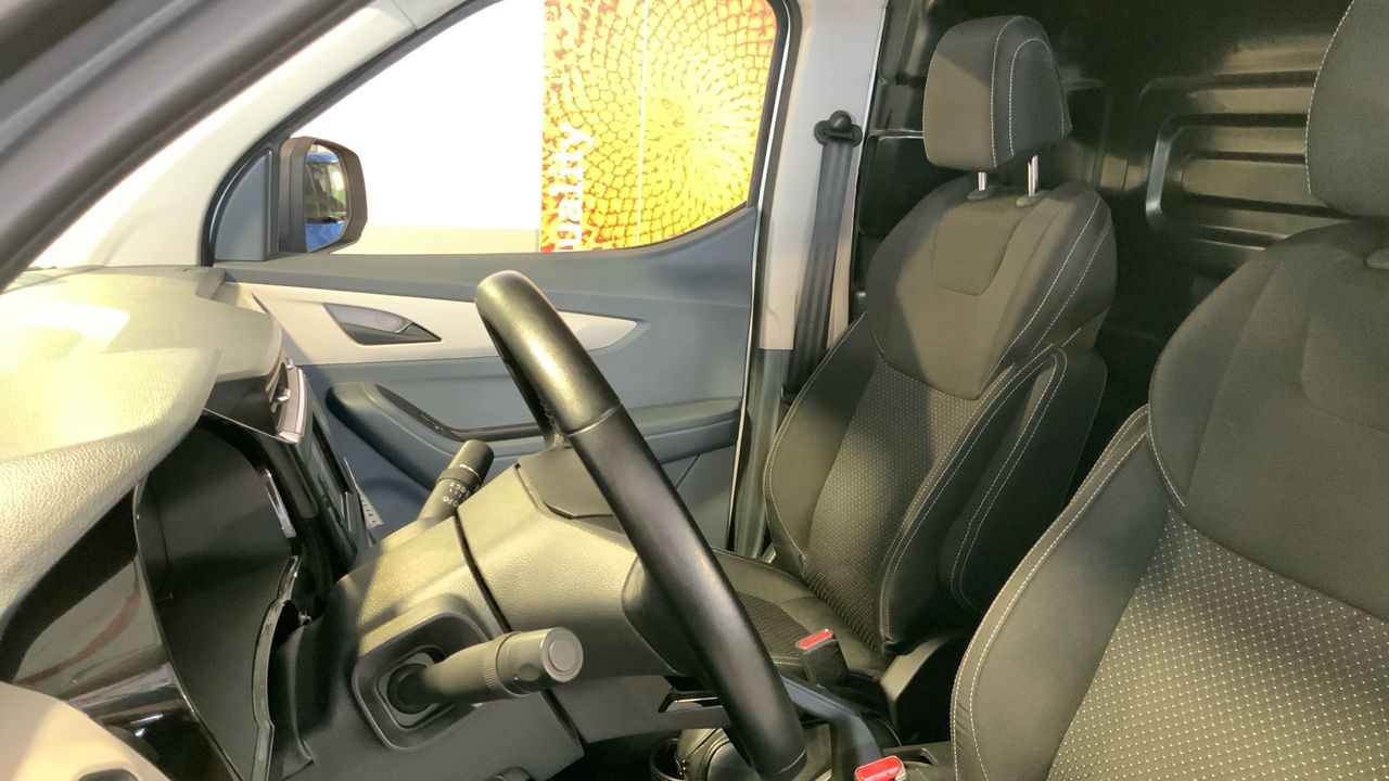 Maxus eDeliver 3 BEV 35KWH AUTO LWB 122 4P