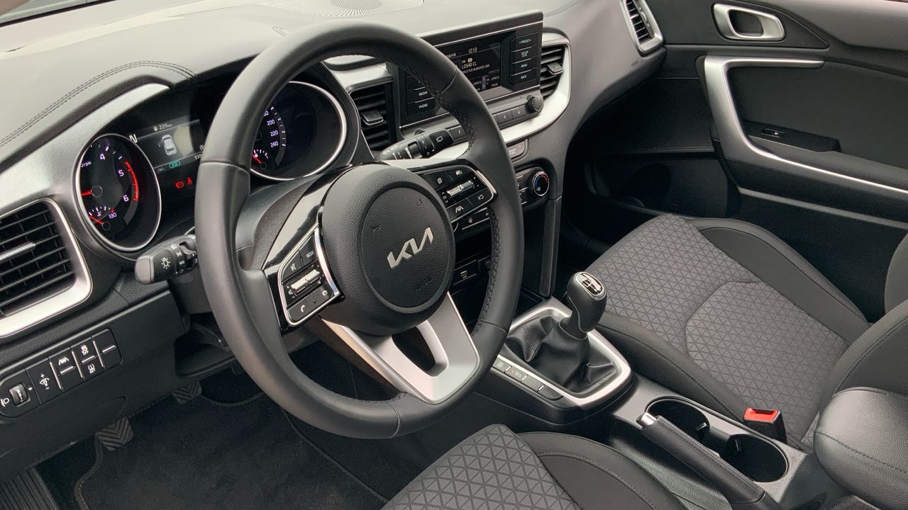 Kia Ceed 1.6 MHEV 100KW CONCEPT 136 5P