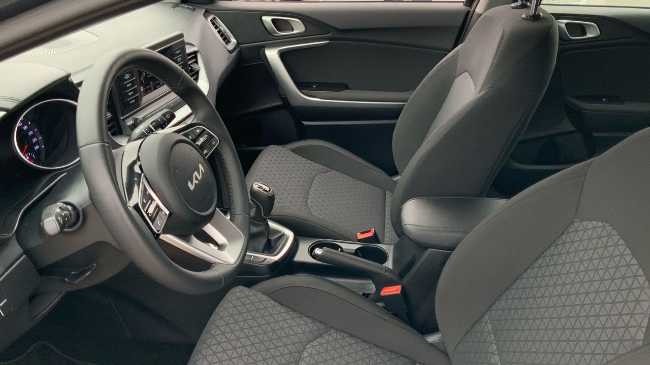 Kia Ceed 1.6 MHEV 100KW CONCEPT 136 5P