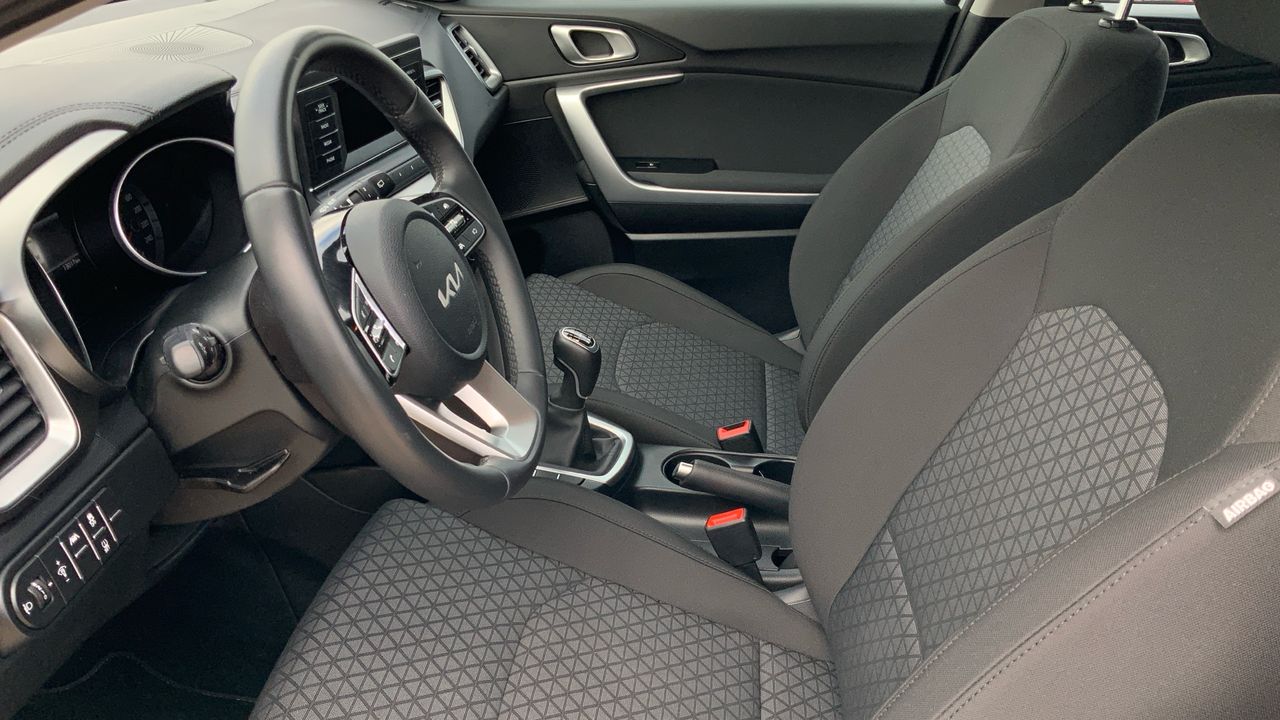 Kia Ceed 1.6 MHEV 100KW CONCEPT 136 5P