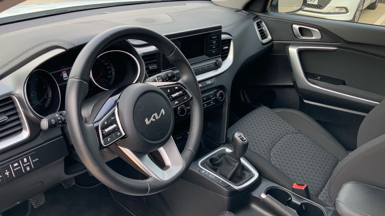 Kia Ceed 1.6 MHEV 100KW CONCEPT 136 5P