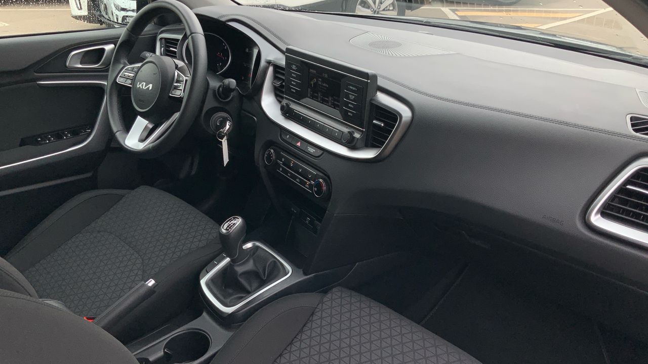 Kia Ceed 1.6 MHEV 100KW CONCEPT 136 5P