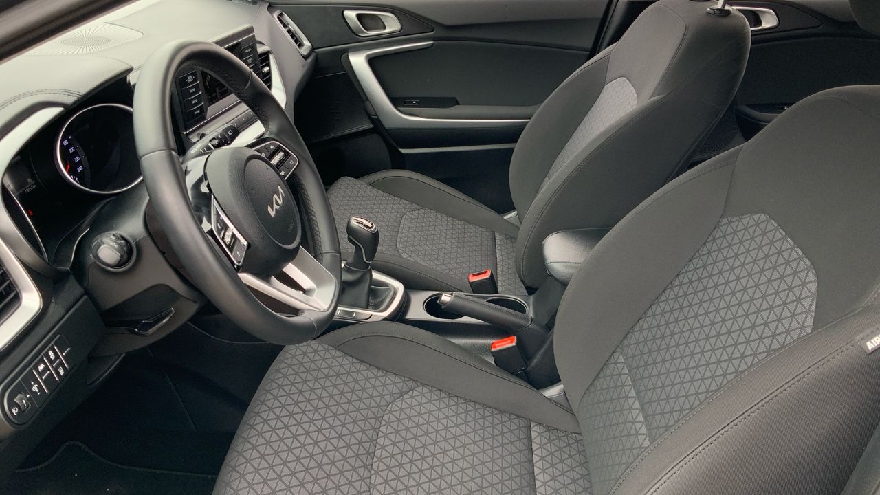 Kia Ceed 1.6 MHEV 100KW CONCEPT 136 5P