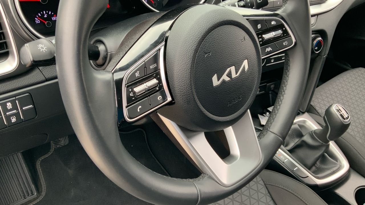 Kia Ceed 1.6 MHEV 100KW CONCEPT 136 5P