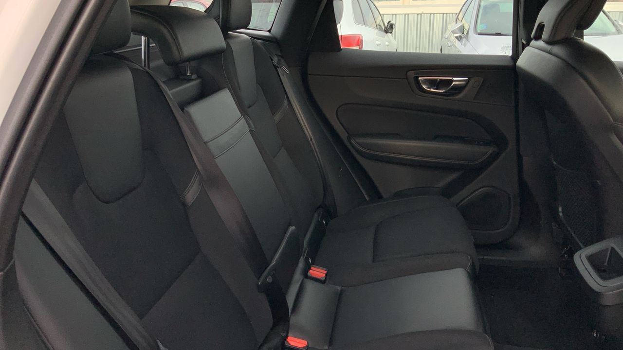 Volvo XC60 2.0 D4 MOMENTUM AUTO 190 5P
