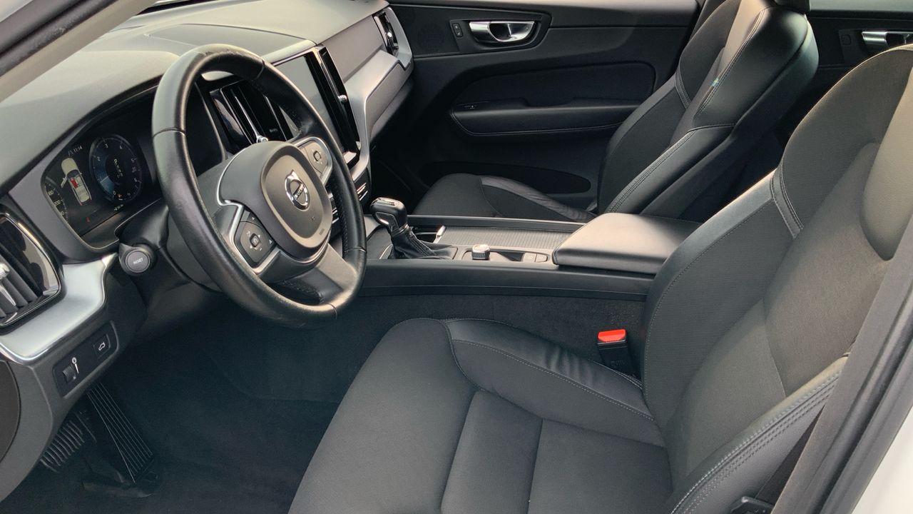 Volvo XC60 2.0 D4 MOMENTUM AUTO 190 5P
