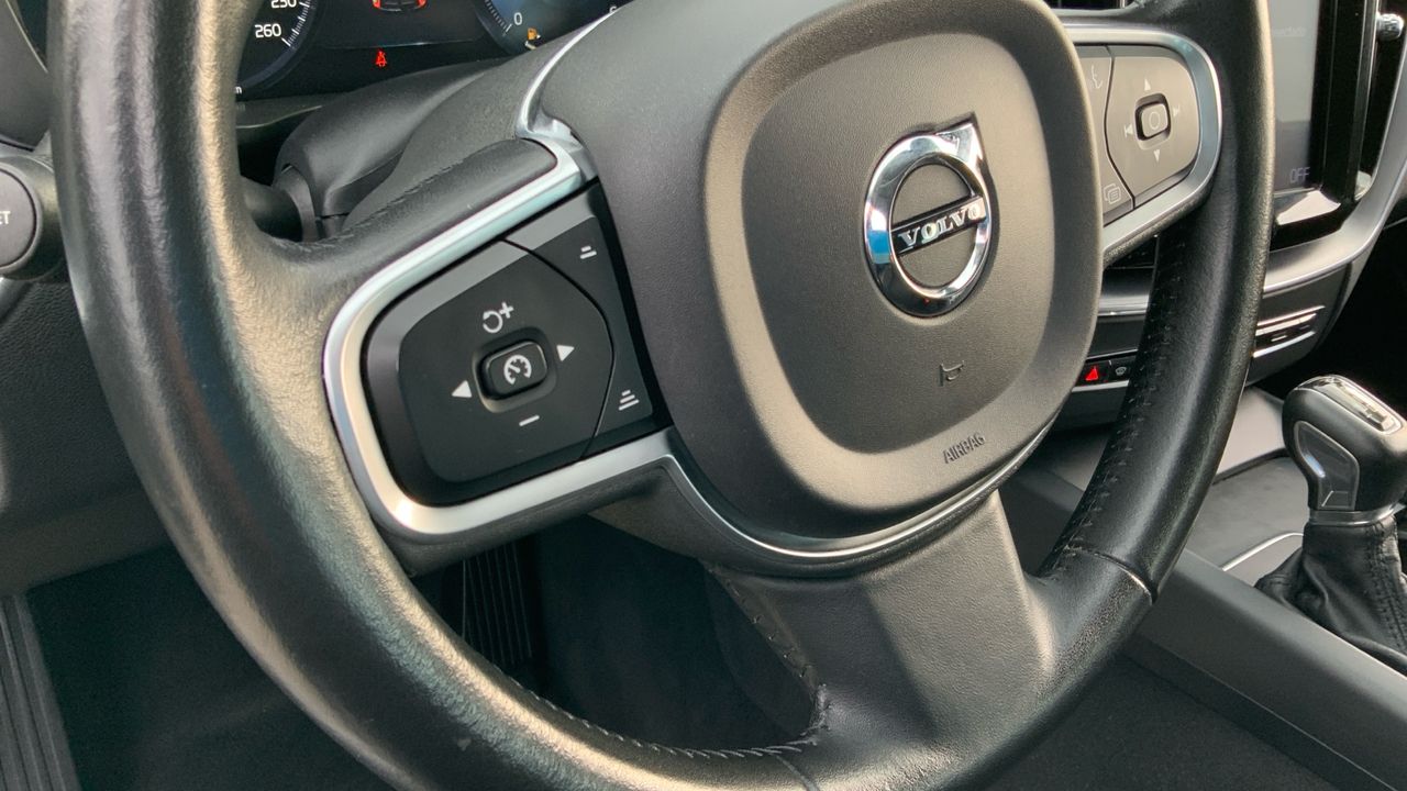 Volvo XC60 2.0 D4 MOMENTUM AUTO 190 5P