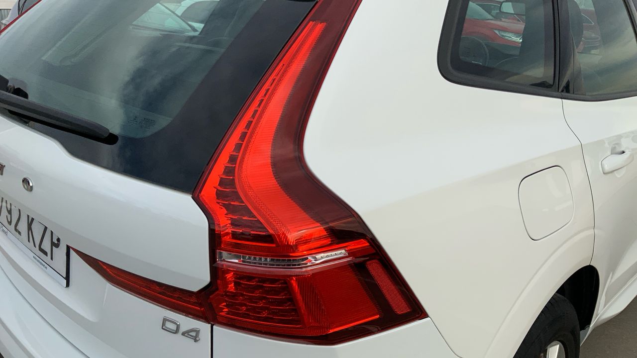 Volvo XC60 2.0 D4 MOMENTUM AUTO 190 5P