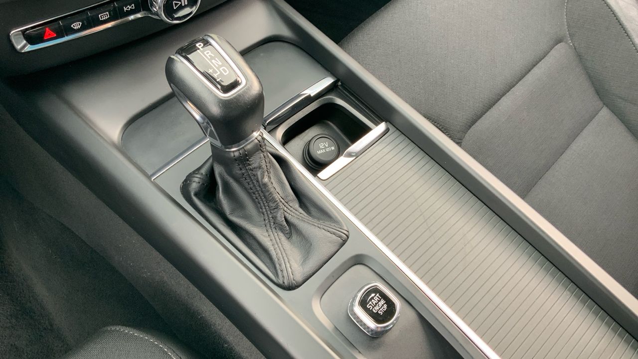 Volvo XC60 2.0 D4 MOMENTUM AUTO 190 5P