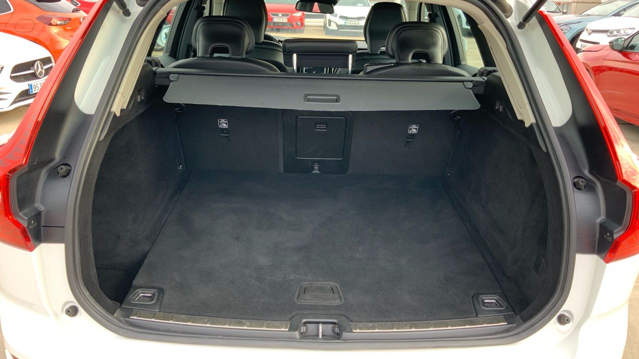 Volvo XC60 2.0 D4 MOMENTUM AUTO 190 5P