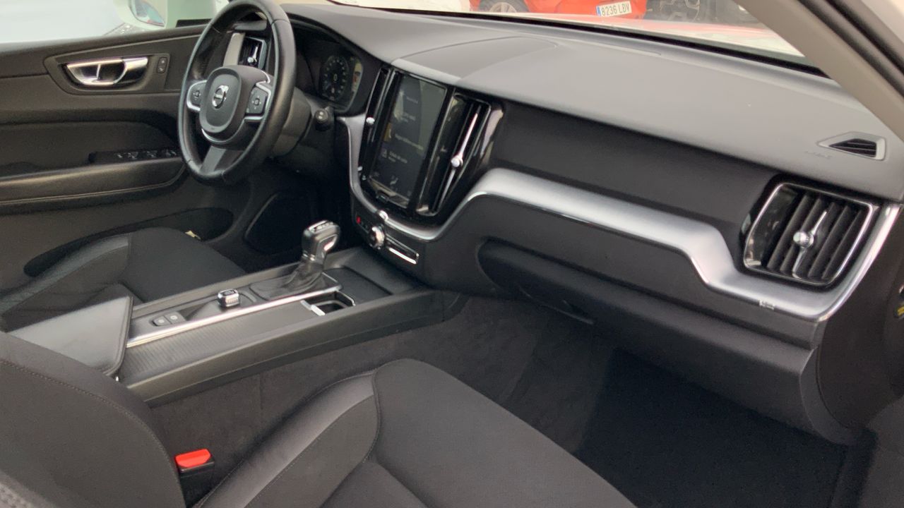 Volvo XC60 2.0 D4 MOMENTUM AUTO 190 5P