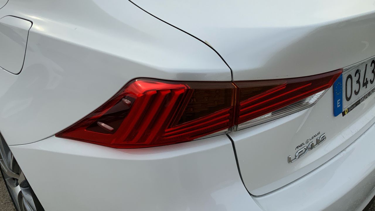 Lexus IS 2.5 300H EXECUTIVE 223 4P