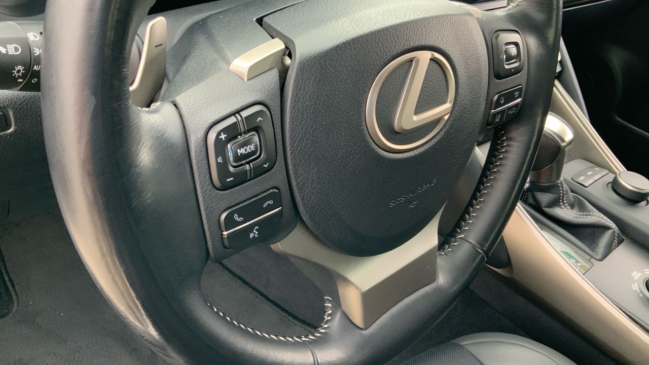 Lexus IS 2.5 300H EXECUTIVE 223 4P