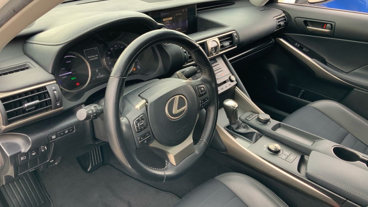 Lexus IS 2.5 300H EXECUTIVE 223 4P