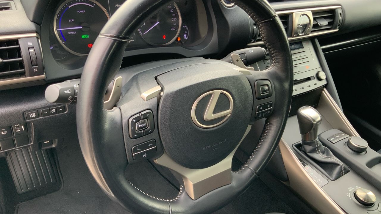 Lexus IS 2.5 300H EXECUTIVE 223 4P