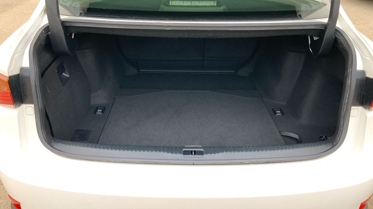 Lexus IS 2.5 300H EXECUTIVE 223 4P