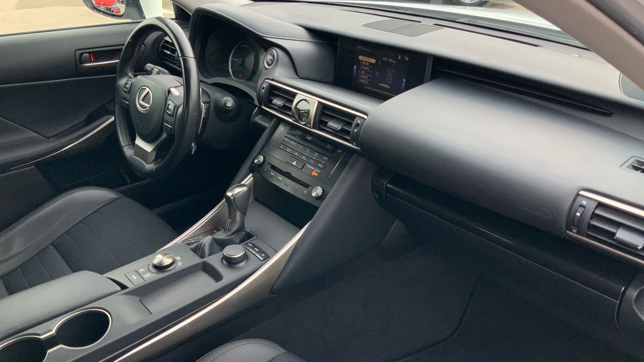 Lexus IS 2.5 300H EXECUTIVE 223 4P
