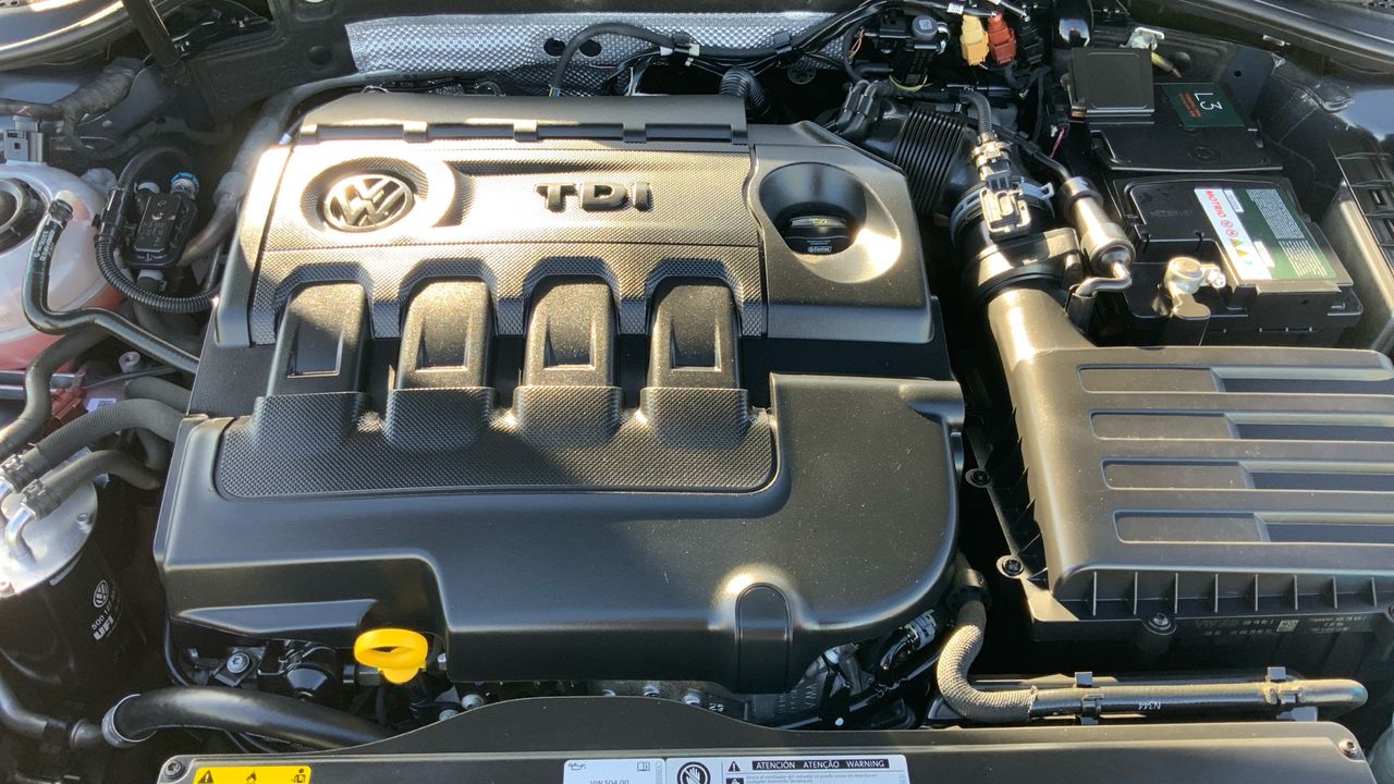 Volkswagen Golf 1.6 TDI BUSINESS & NAVI VARIANT 115 5P