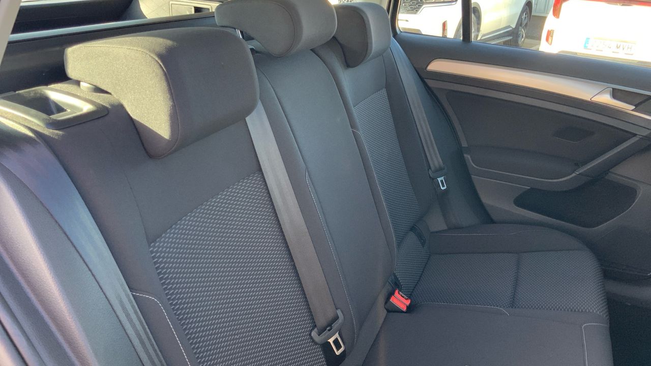 Volkswagen Golf 1.6 TDI BUSINESS & NAVI VARIANT 115 5P