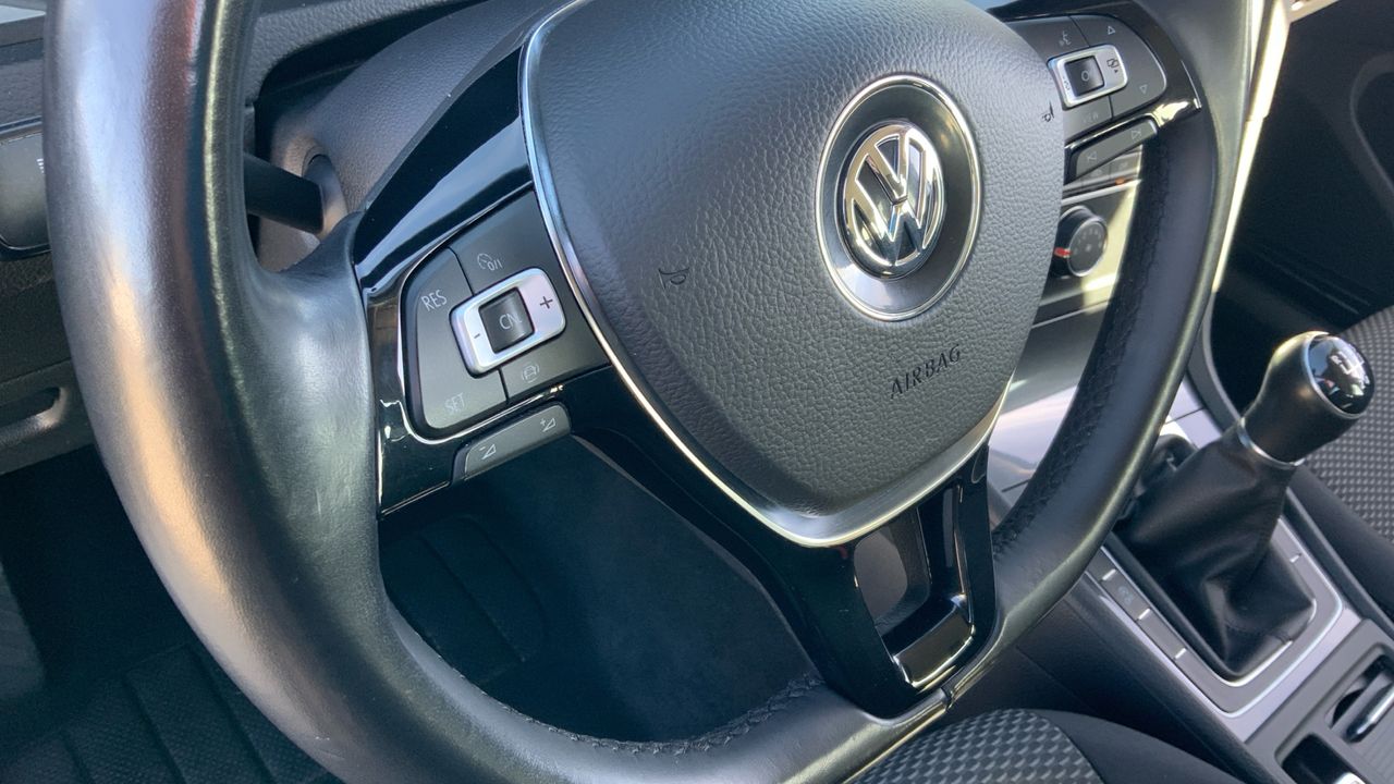 Volkswagen Golf 1.6 TDI BUSINESS & NAVI VARIANT 115 5P