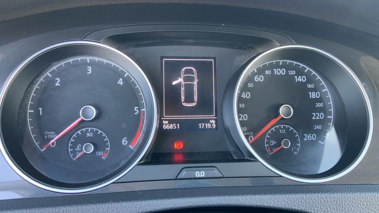 Volkswagen Golf 1.6 TDI BUSINESS & NAVI VARIANT 115 5P