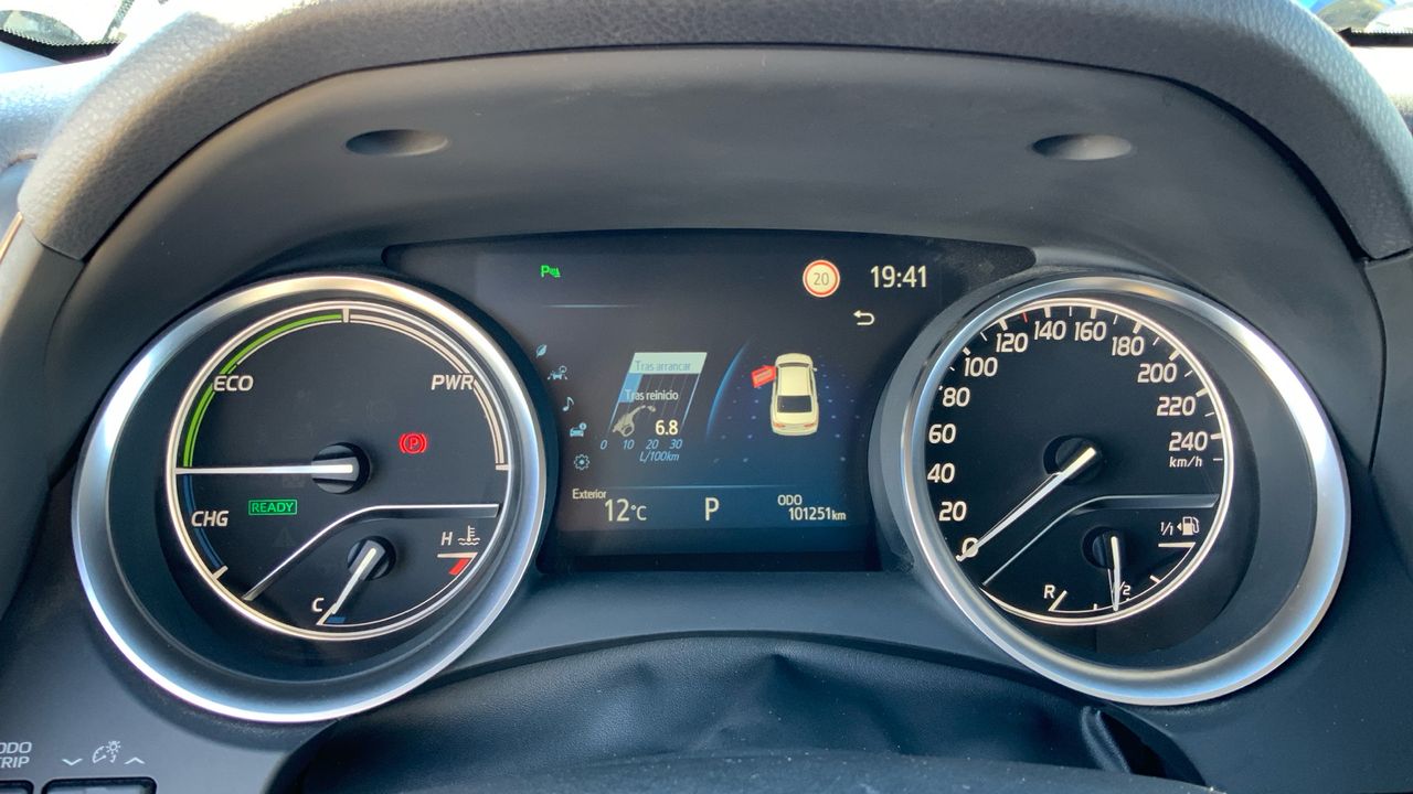 Toyota Camry 2.5 HYBRID ADVANCE 218 4P