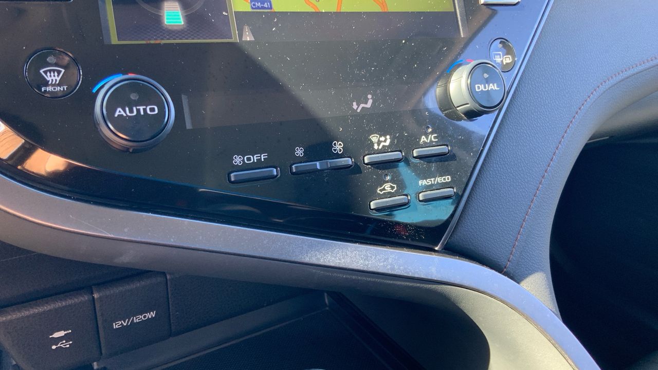 Toyota Camry 2.5 HYBRID ADVANCE 218 4P