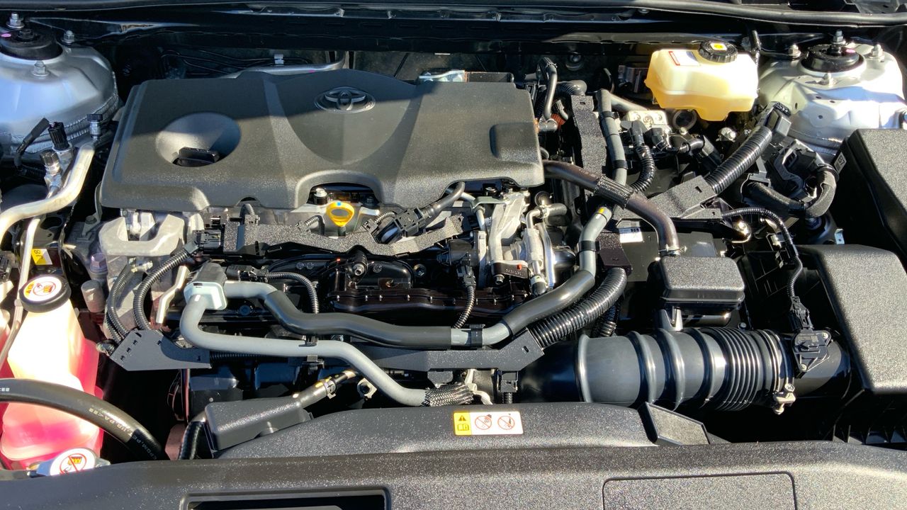 Toyota Camry 2.5 HYBRID ADVANCE 218 4P
