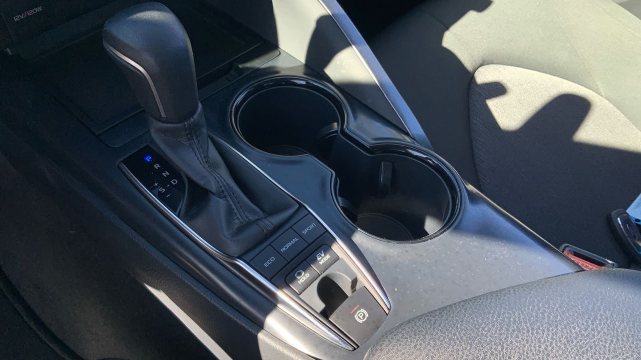 Toyota Camry 2.5 HYBRID ADVANCE 218 4P