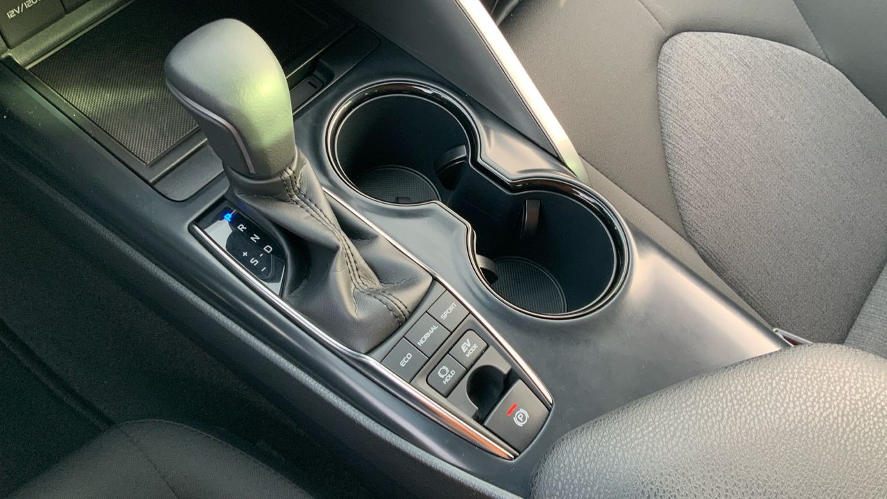 Toyota Camry 2.5 HYBRID ADVANCE 218 4P
