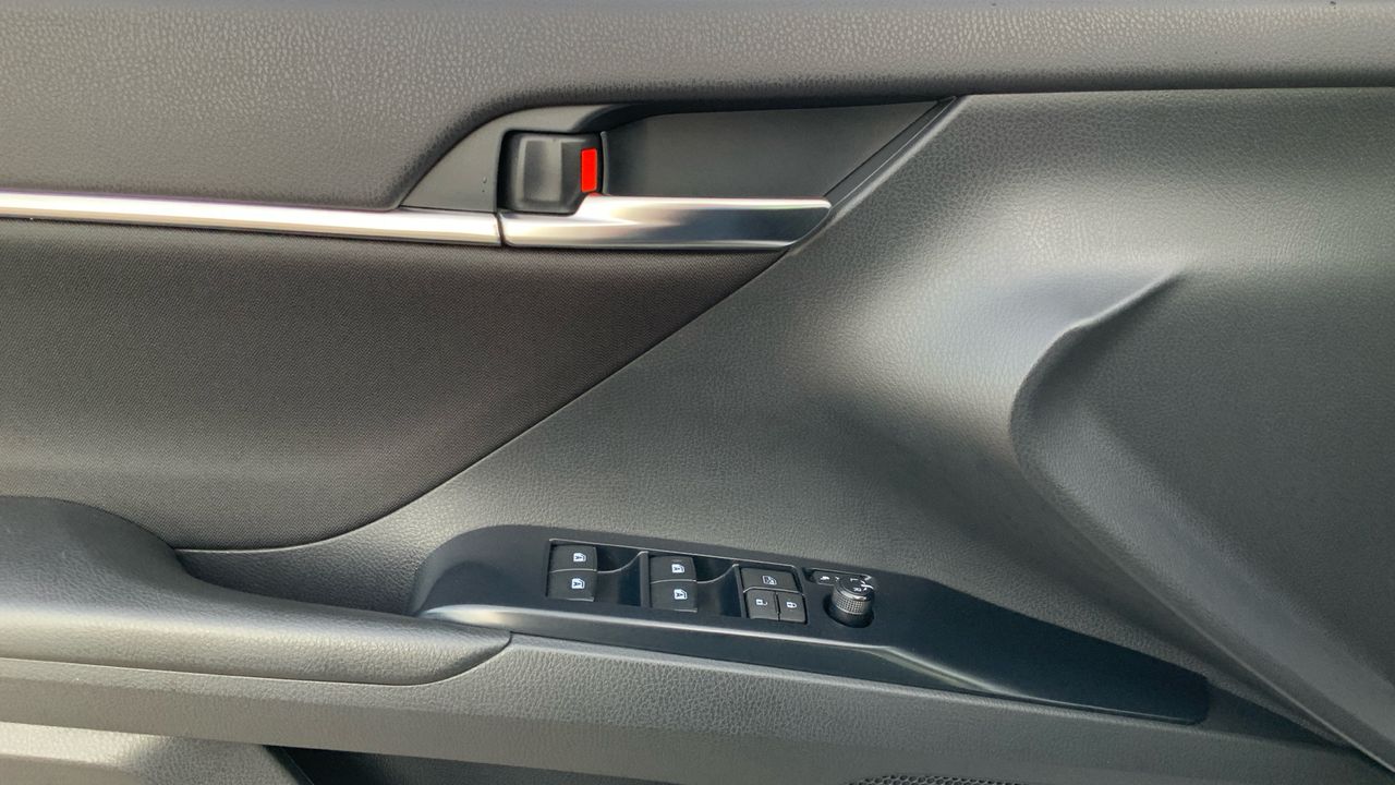 Toyota Camry 2.5 HYBRID ADVANCE 218 4P