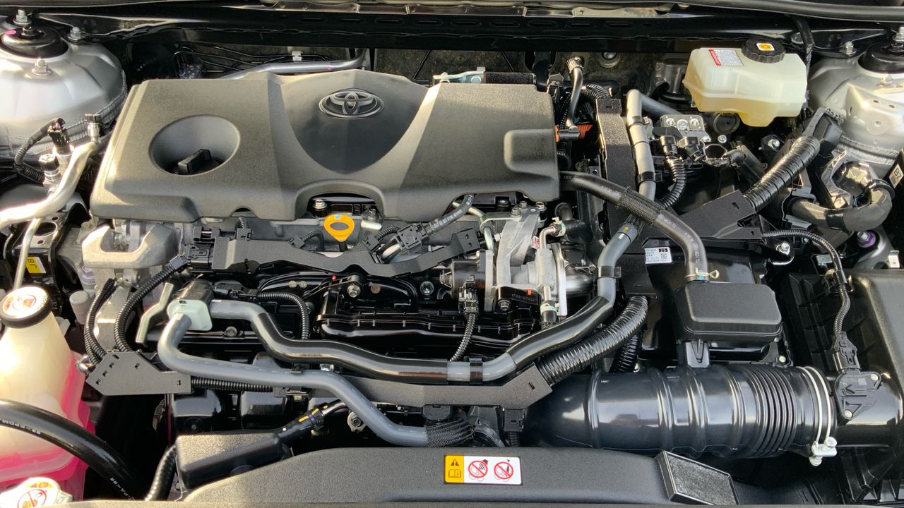Toyota Camry 2.5 HYBRID ADVANCE 218 4P