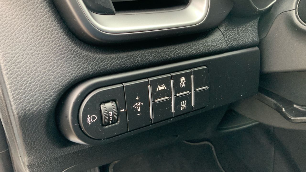 Kia Ceed 1.6 MHEV 100KW DRIVE 136 5P