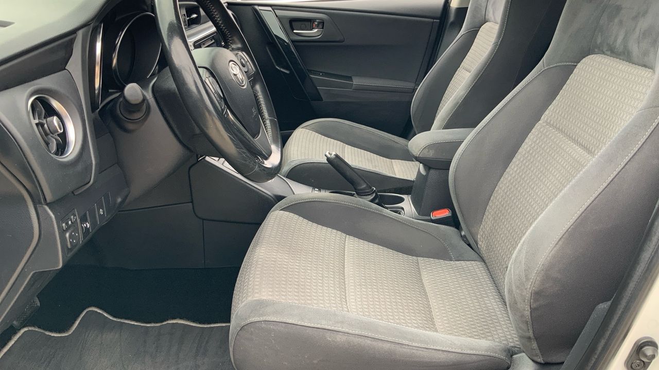 Toyota Auris 1.8 VVT-I HYBRID FEEL! 136 5P