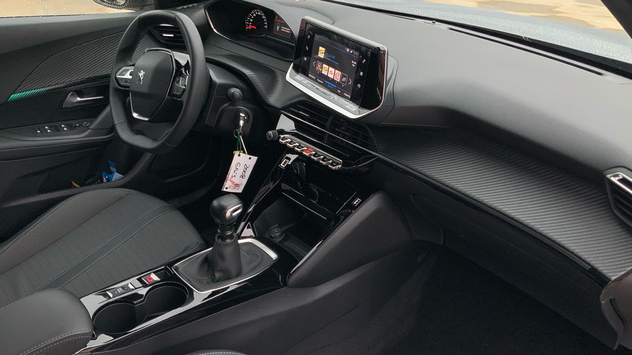 Peugeot 2008 1.2 PURETECH 100 S&S ALLURE 100 5P