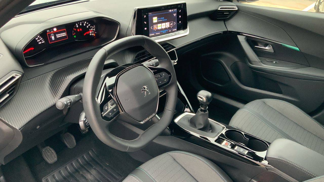 Peugeot 2008 1.2 PURETECH 100 S&S ALLURE 100 5P