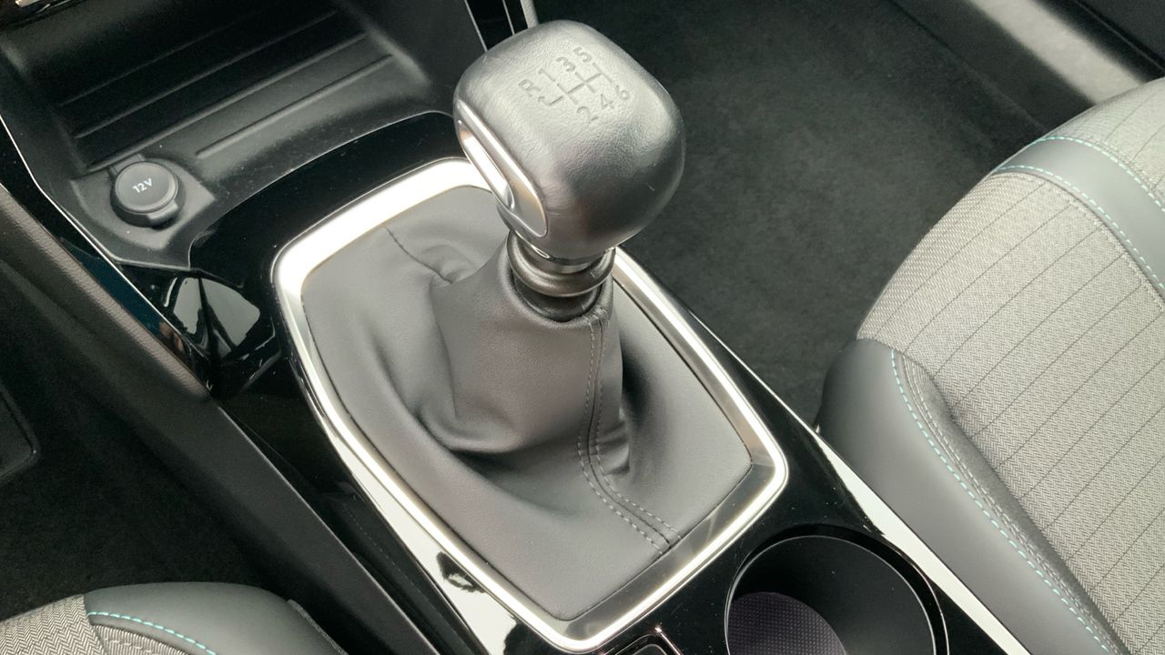 Peugeot 2008 1.2 PURETECH 100 S&S ALLURE 100 5P