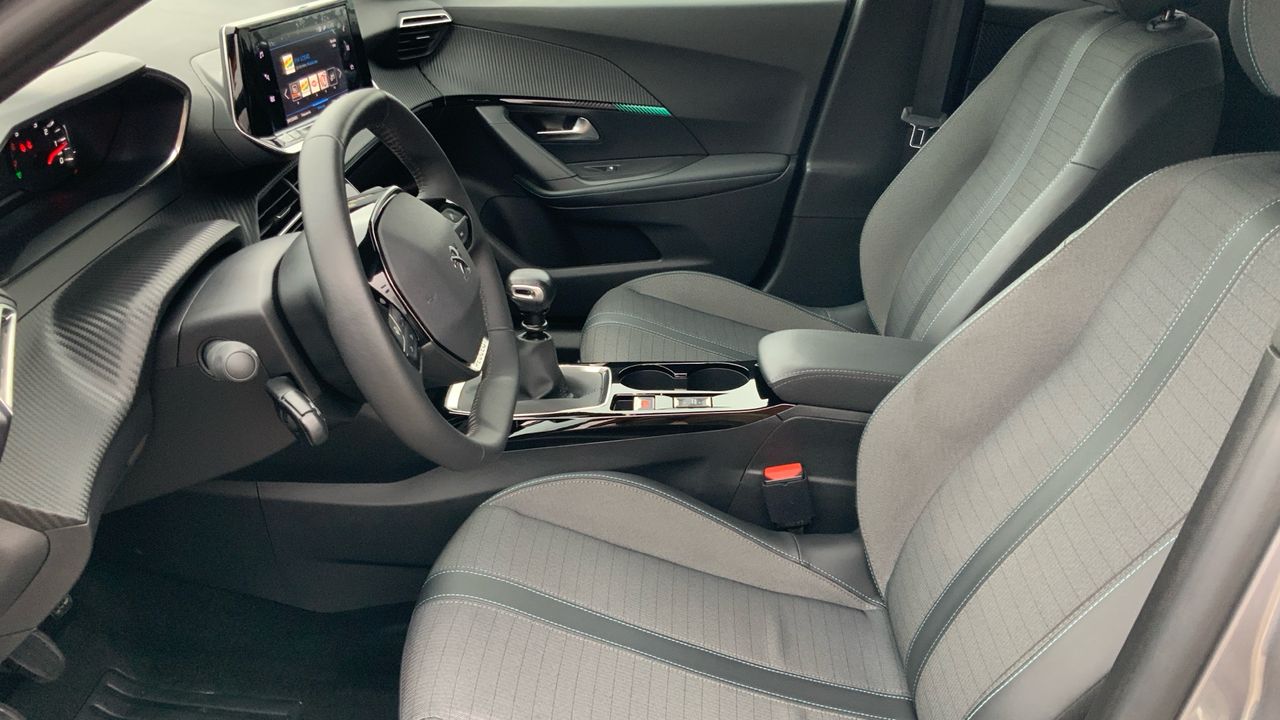 Peugeot 2008 1.2 PURETECH 100 S&S ALLURE 100 5P