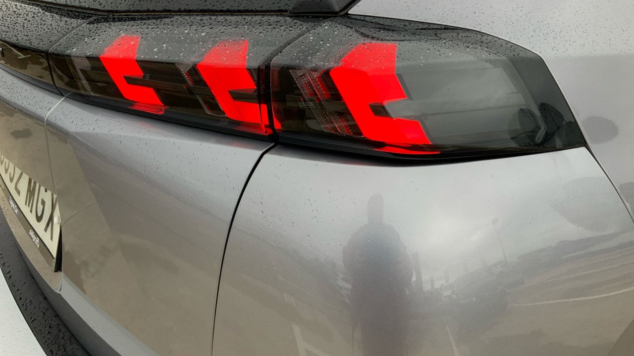 Peugeot 2008 1.2 PURETECH 100 S&S ALLURE 100 5P