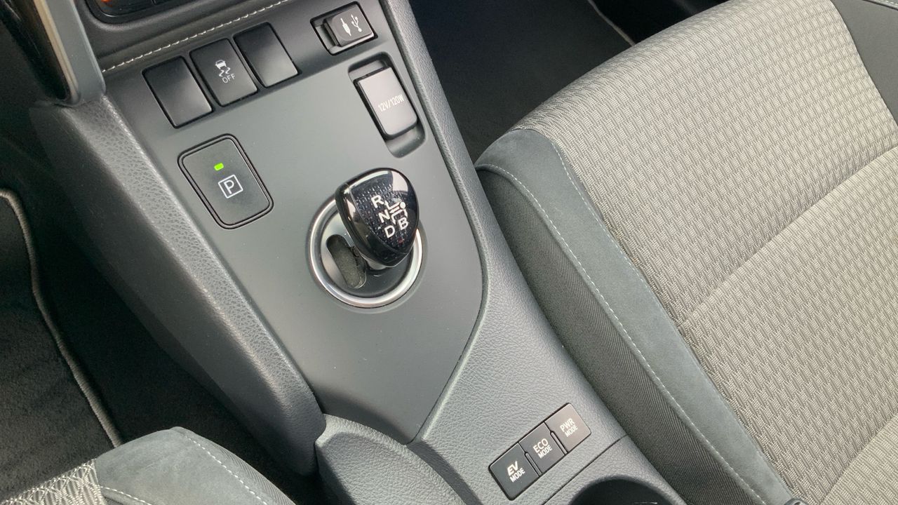 Toyota Auris 1.8 VVT-I HYBRID FEEL! EDITION 136 5P