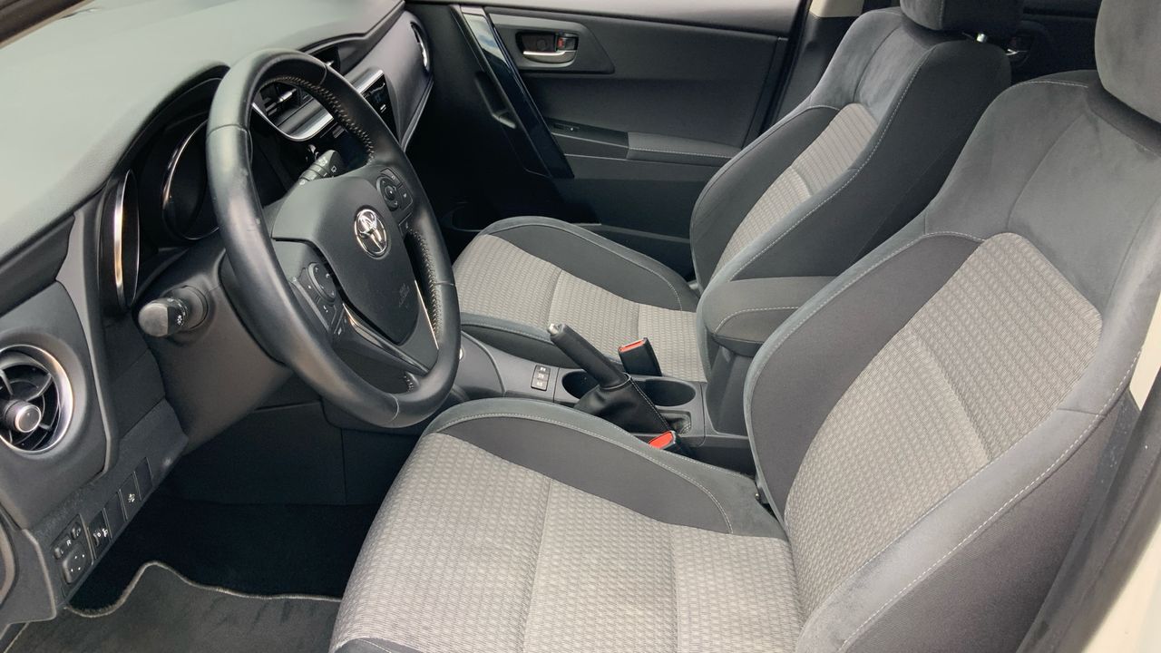 Toyota Auris 1.8 VVT-I HYBRID FEEL! EDITION 136 5P