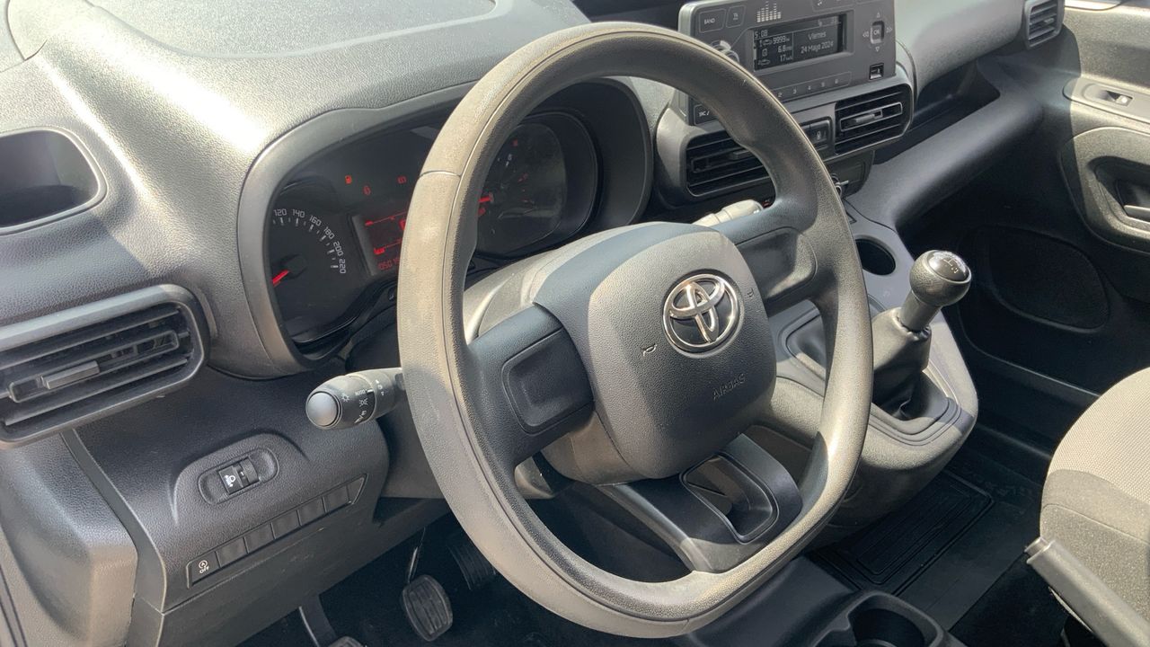 Toyota Proace City 1.5D 75KW GX MWB 650KG 102 4P