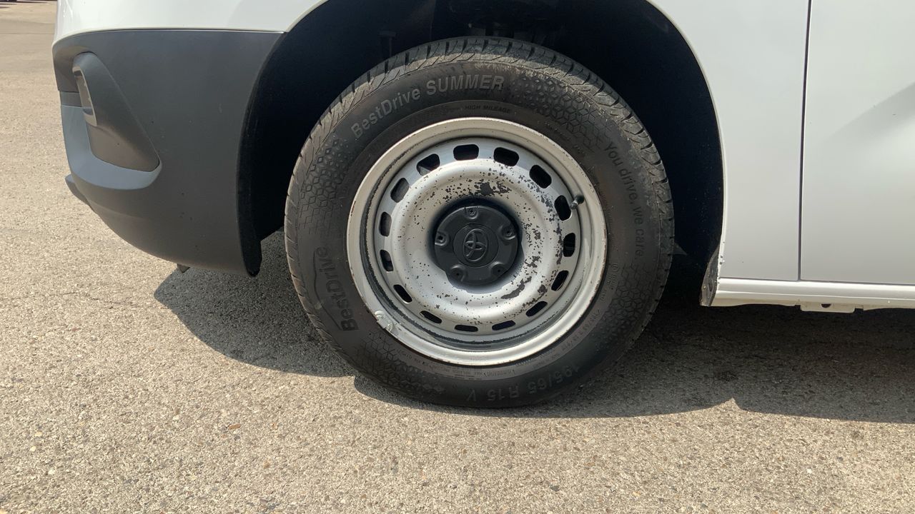 Toyota Proace City 1.5D 75KW GX MWB 650KG 102 4P