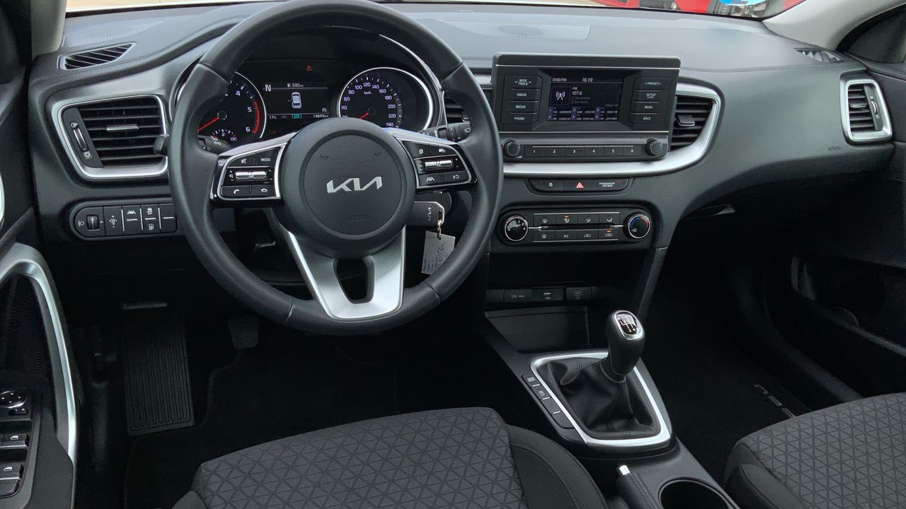 Kia Ceed 1.6 MHEV 100KW CONCEPT 136 5P