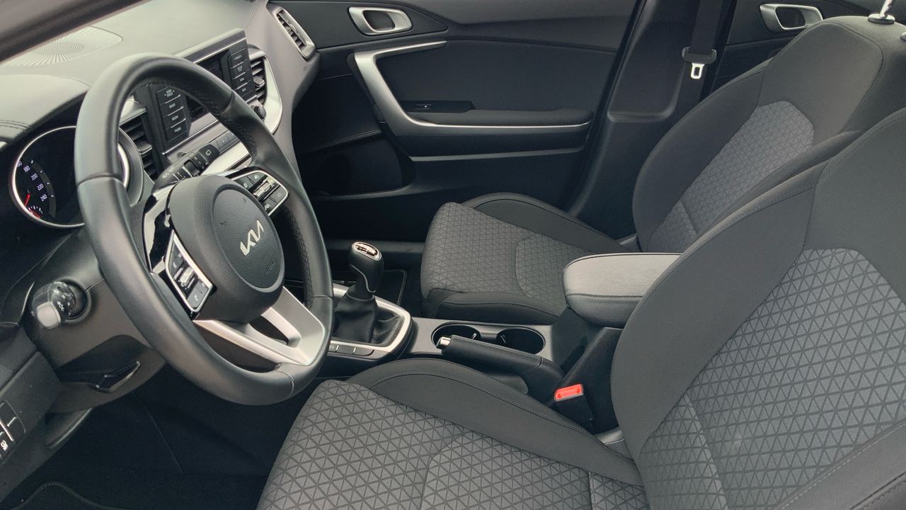 Kia Ceed 1.6 MHEV 100KW CONCEPT 136 5P