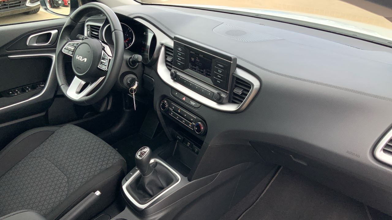 Kia Ceed 1.6 MHEV 100KW CONCEPT 136 5P